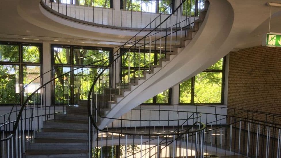 Treppe im Gebäude Bismarckstraße 207 (Baujahr 1960)