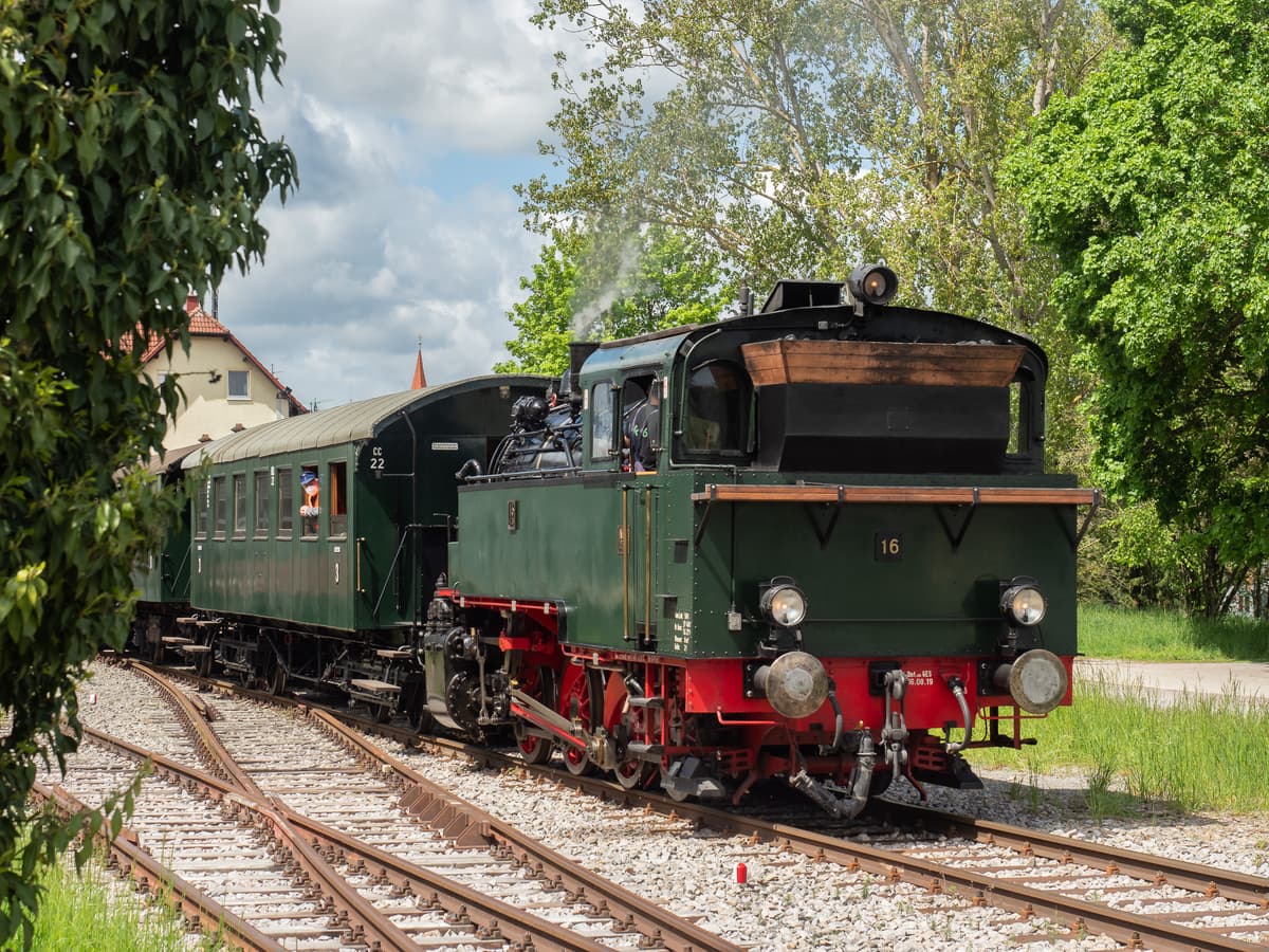 Hohenzollernzug im Bahnhof Weissach