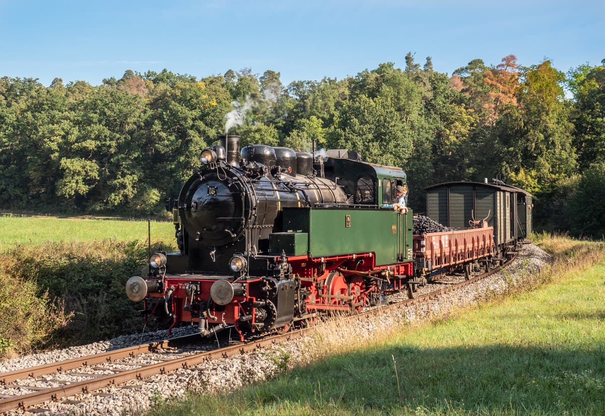 Hohenzollernzug unterwegs auf der Strohgäubahn