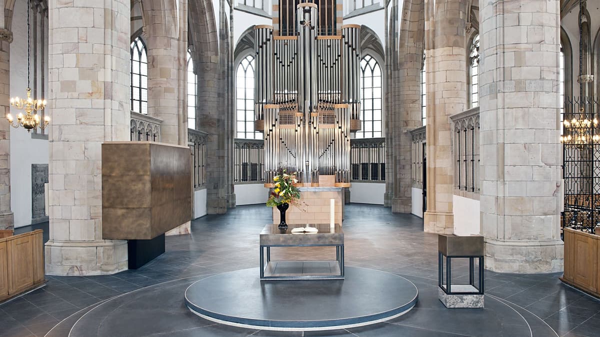 Alt und modern: Der Innenraum des Willibrordi-Doms