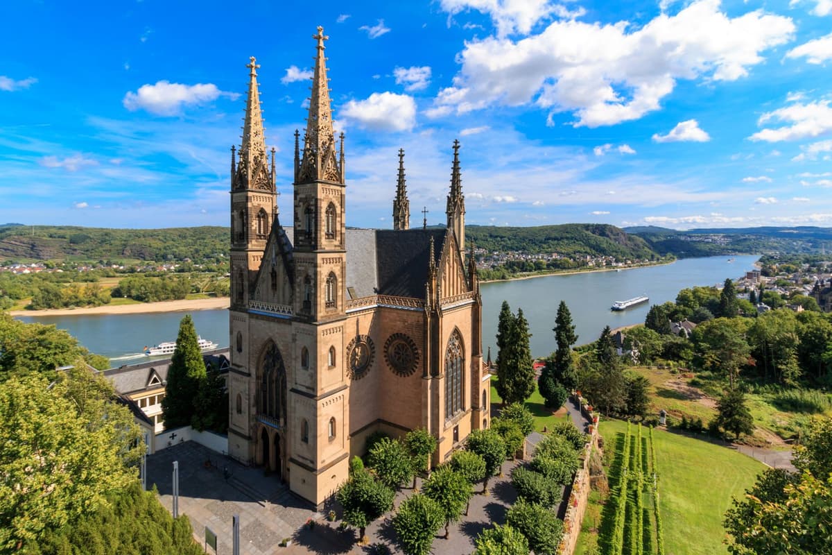 Apollinariskirche von Südwesten