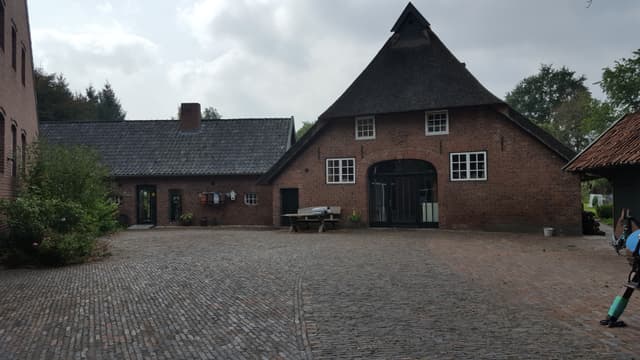 Ammerländer Hofanlage mit ostfriesicher Gulfscheune in Westerstede-Burgforde