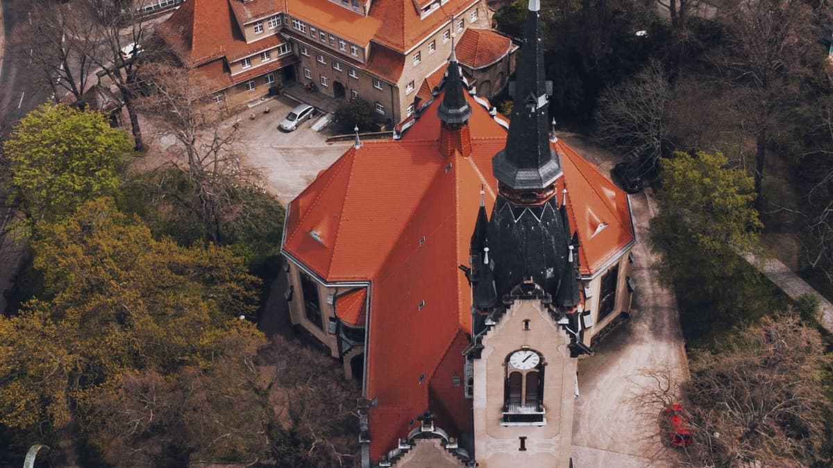 Auferstehungskirche Dresden-Plauen, Luftaufnahme von Westen