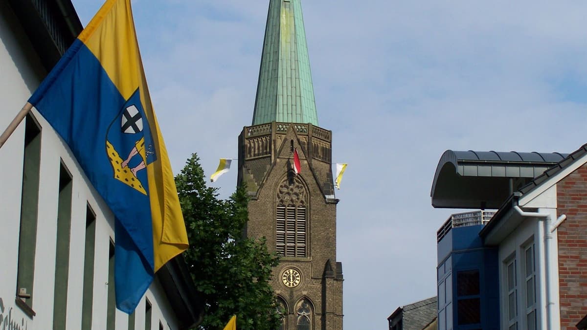 Pfarrkirche von Westen