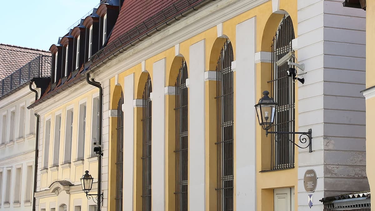 Außenansicht der Synagoge Ansbach von der Rosenbadstraße gesehen