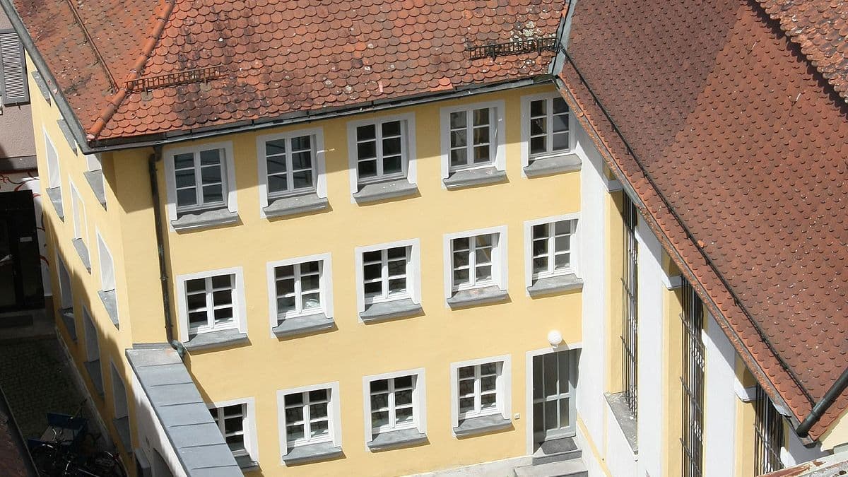 Synagoge Ansbach: Innenhof und Dienerhaus
