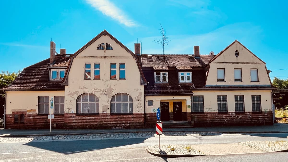 Frontansicht Bahnhof Drebkau (2021)