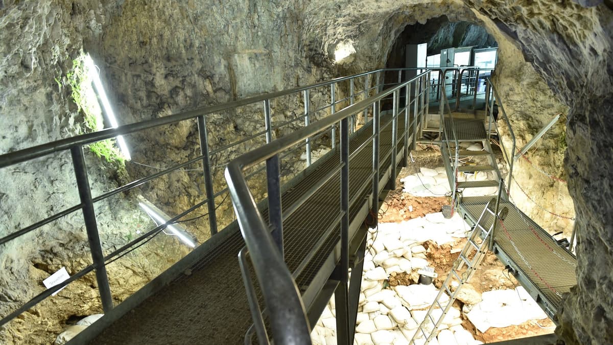 Grabungsstelle im Hohle Fels