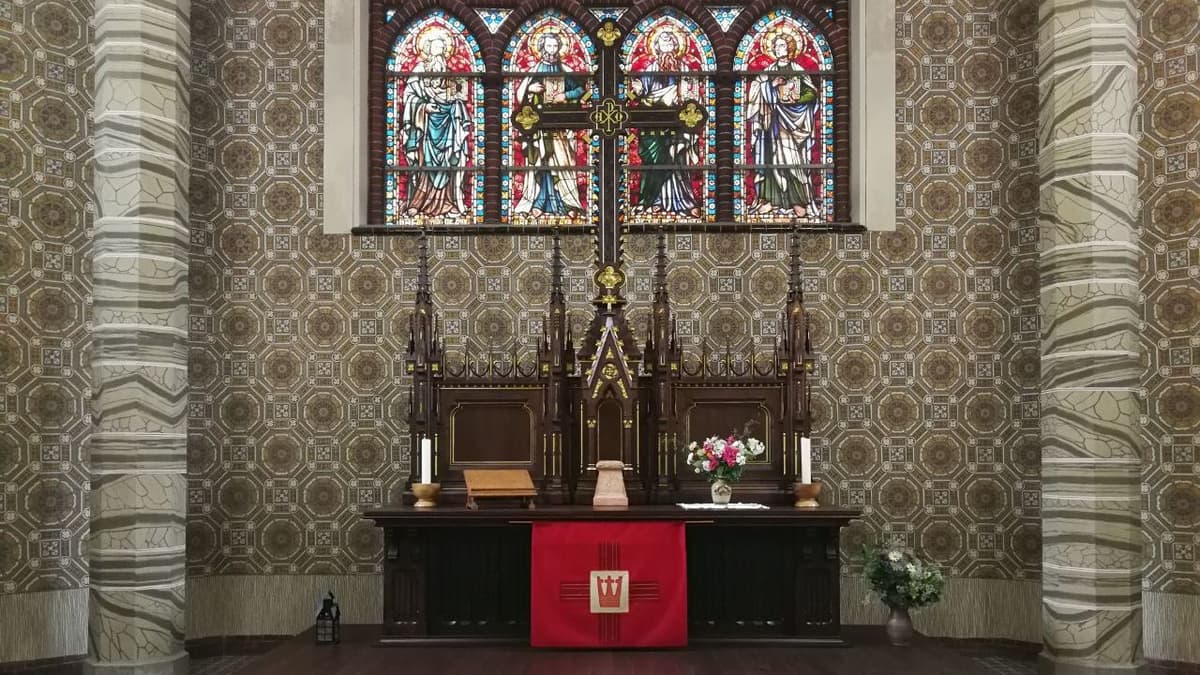Original wiederaufgebauter Altar