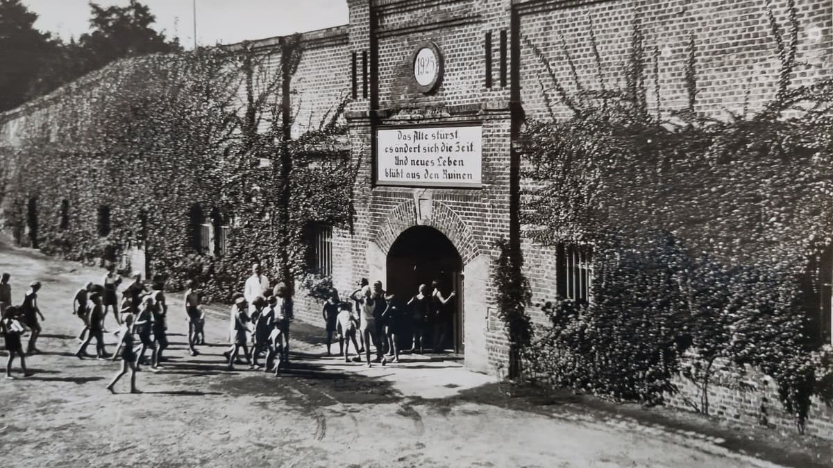 Eingangsportal Freiluga 1935 (NS-Foto)