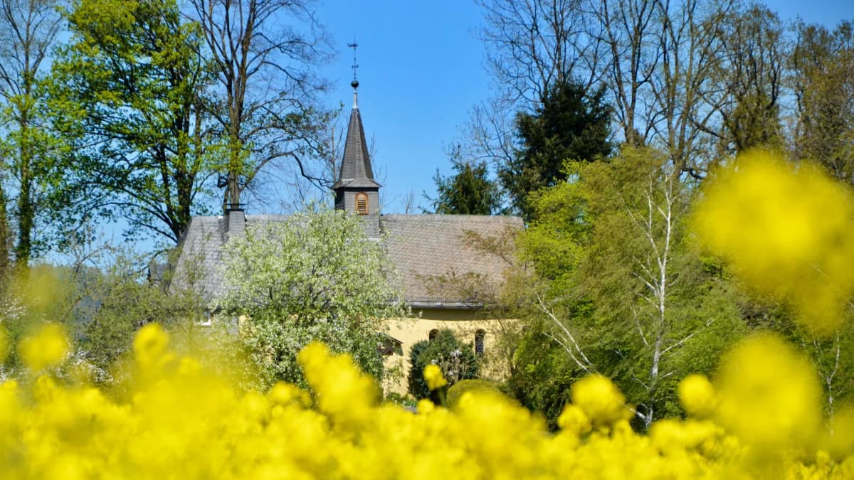 Klausenkapelle im Raps