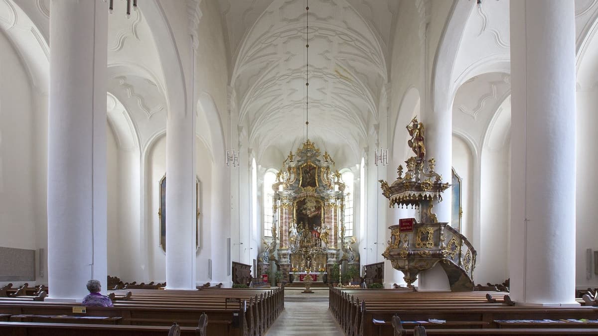 Blick in die Michaelskirche in Weiden
