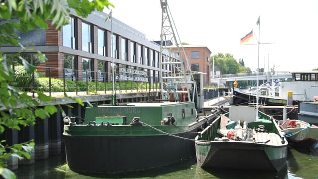 Historischer Hafen Brandenburg mit Schiffen der ehemaligen Wiemann-Werft