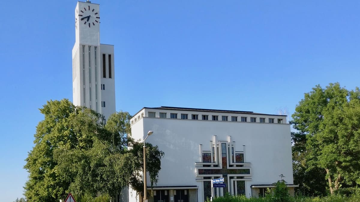 Versöhnungskirche Leipzig sommerlich