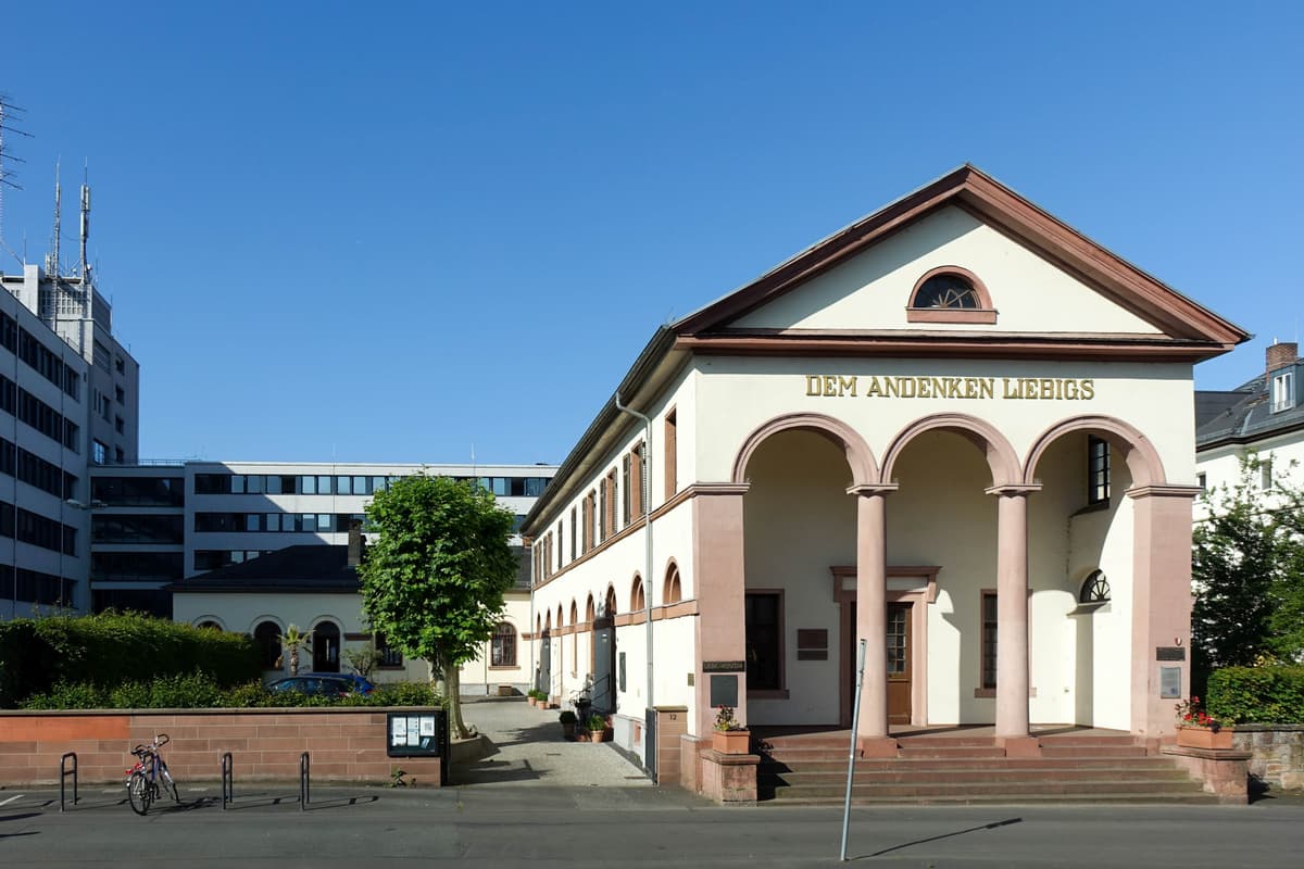 Das Liebig-Laboratorium, Sicht von der Liebigstraße