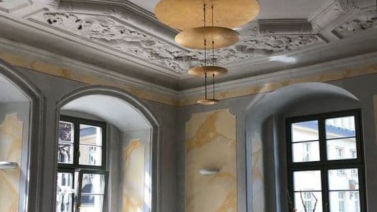 Frühstücksaal mit originaler Stuckdecke