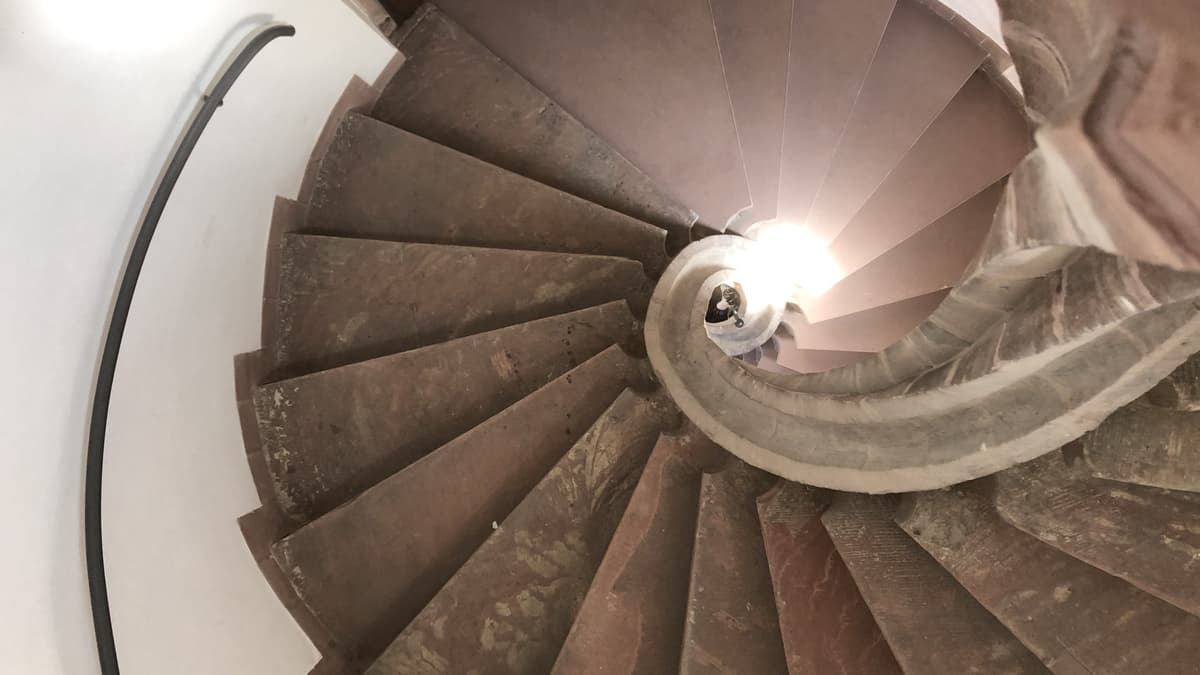 Sandstein-Wendeltreppe