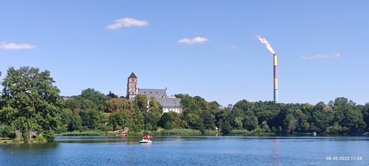 Schlosskirche und Schlossteich
