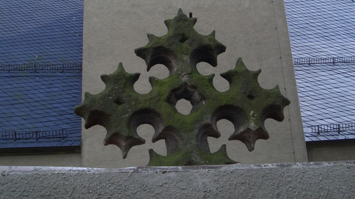 Tatzenkreuz aus fränkischem Sandstein