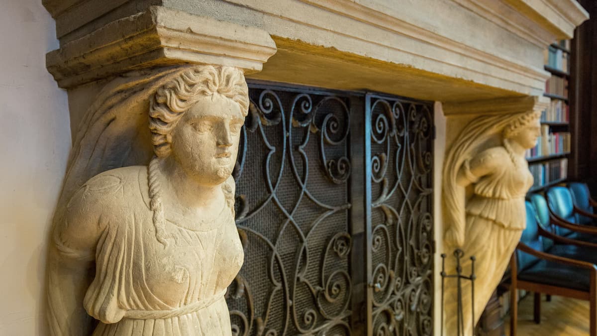 Bibliothek im Schloss Suresnes