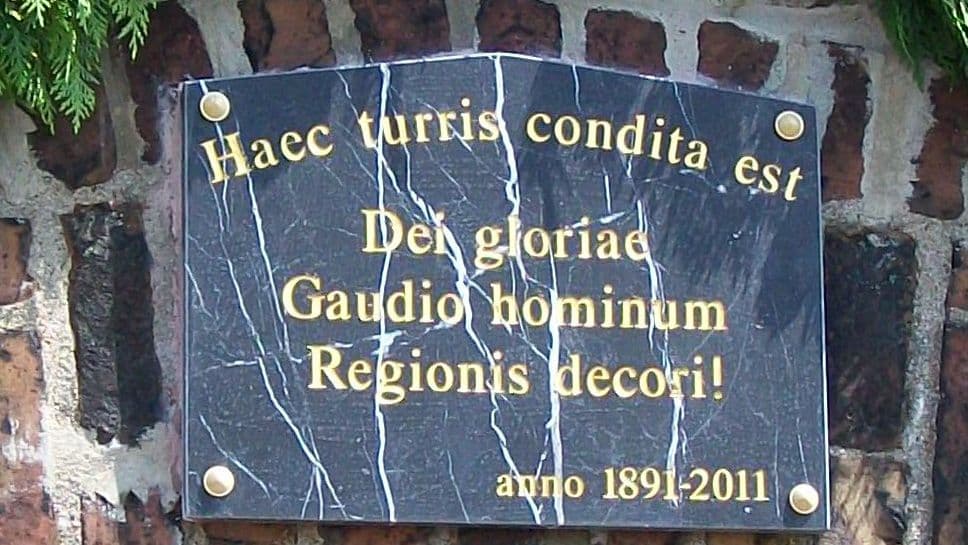 Inschrift über der Tür