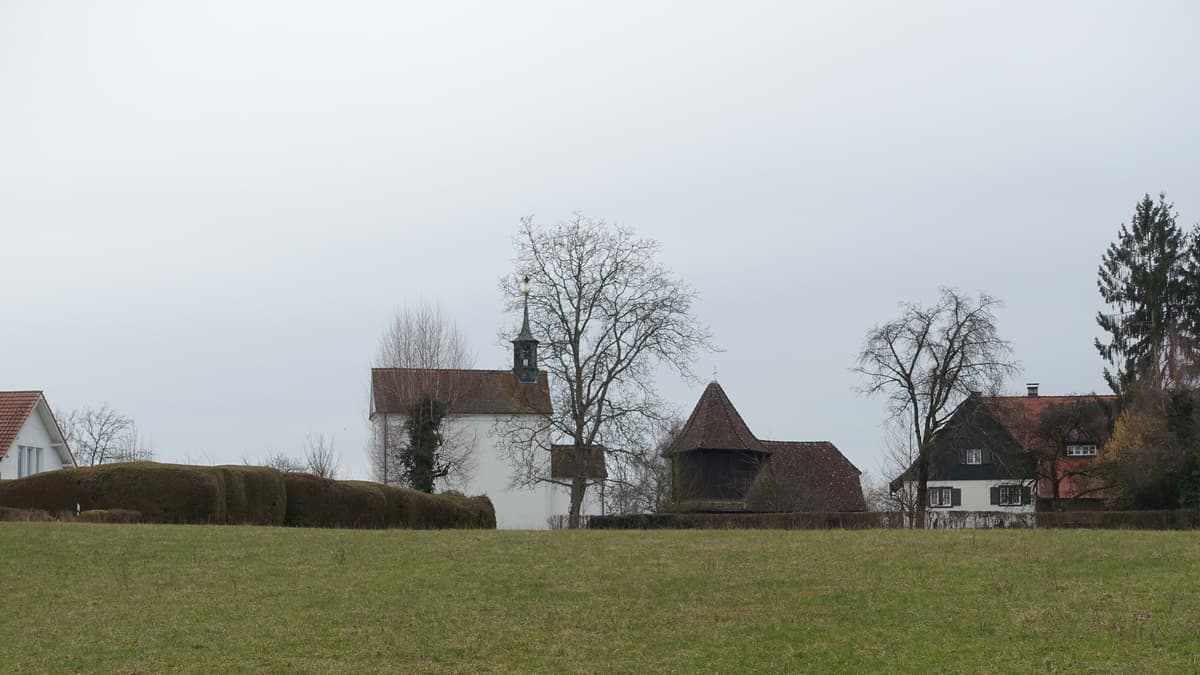 Lorettokapelle und Beethalle auf dem Hügel