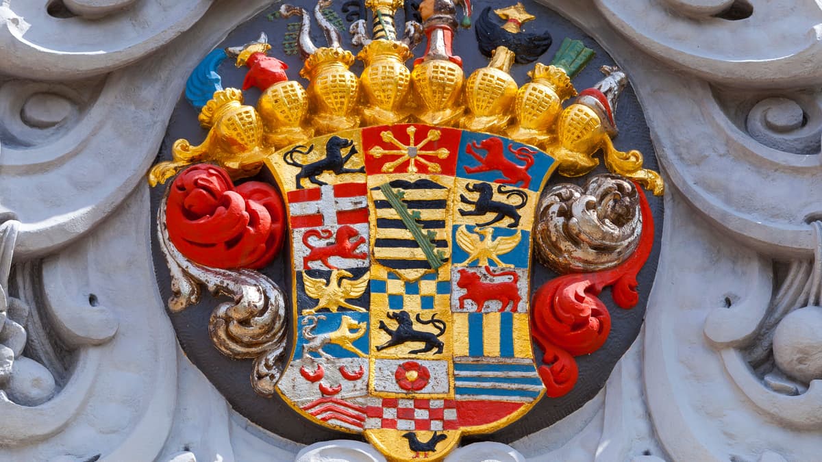 Sachsen-Merseburger Wappen über dem Schlossportal