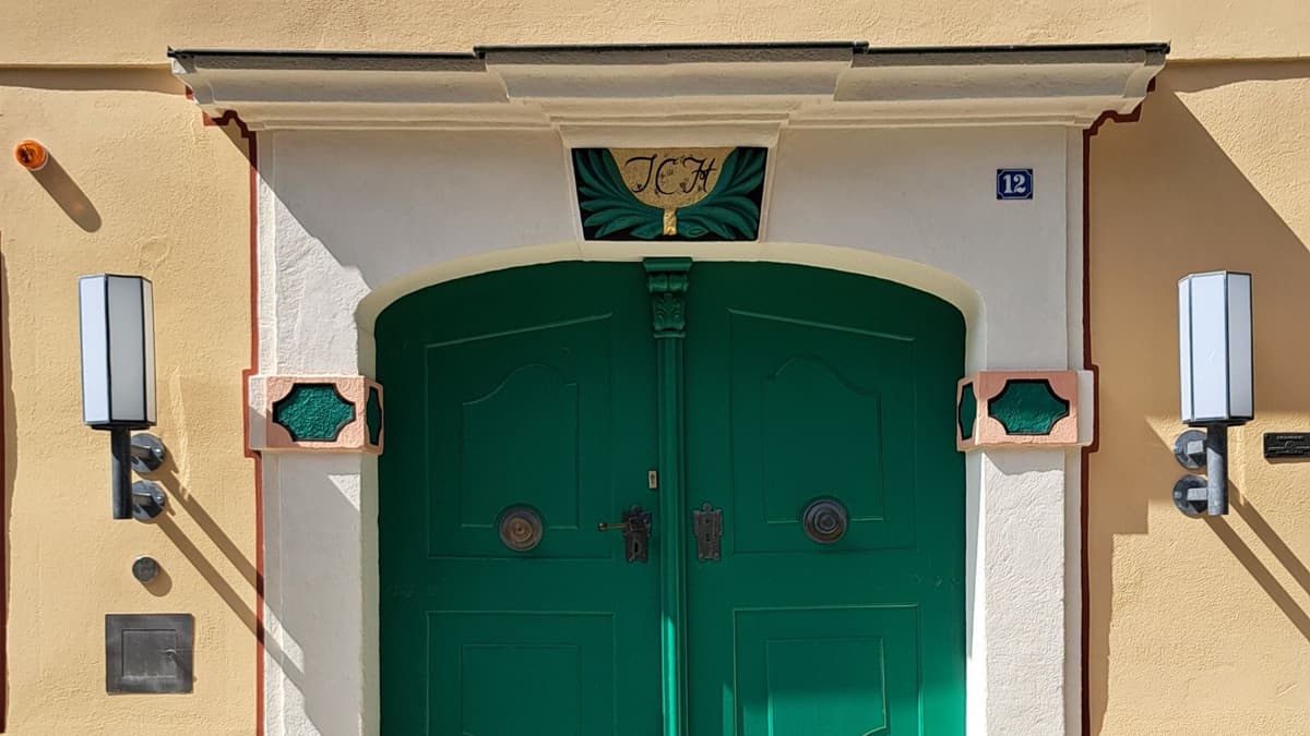 Portal Verlegerhaus Hertigswalder Straße 12