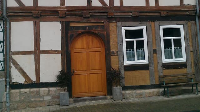 Wohn- und Geschäftshaus Kirchstraße 11