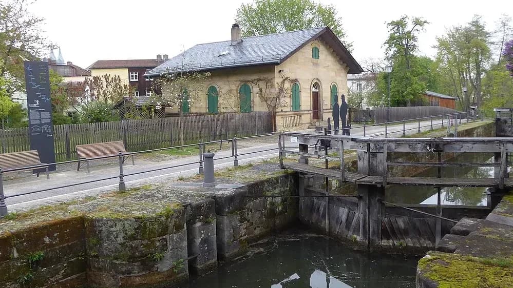 Schleuse 100 mit Schleusenwärterhaus