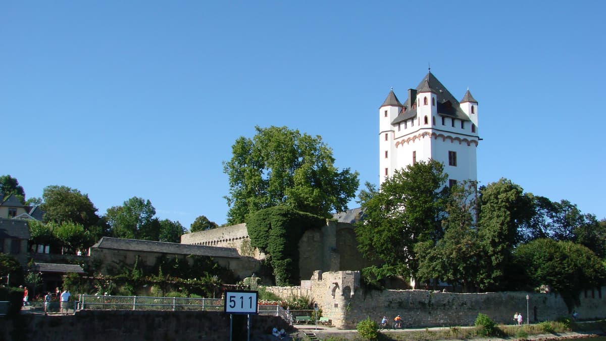 Die Kurfürstliche Burg am Rheinufer