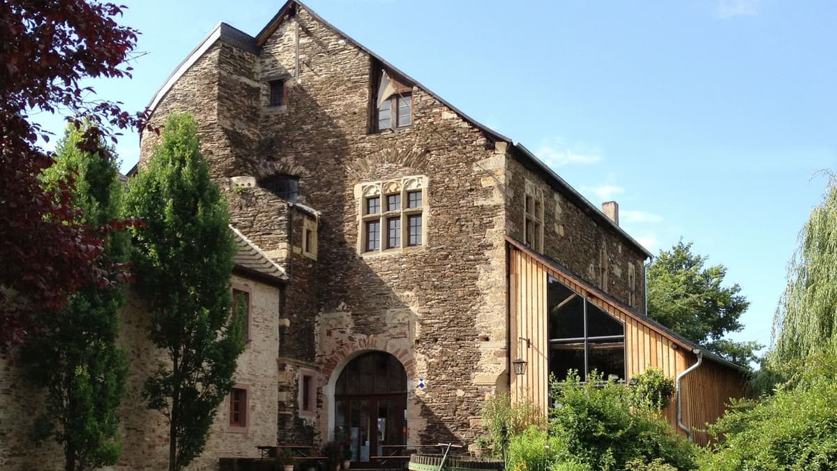 Alte Burg Longuich, Westseite