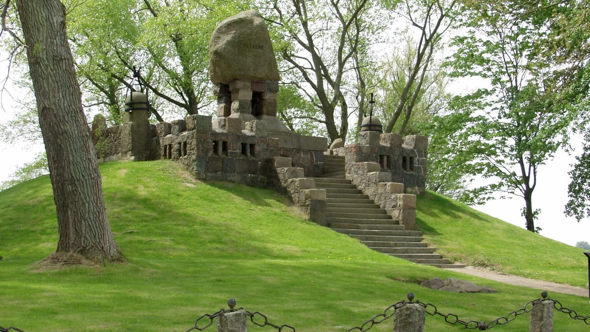 Das Denkmal Dusenddüwelswarf