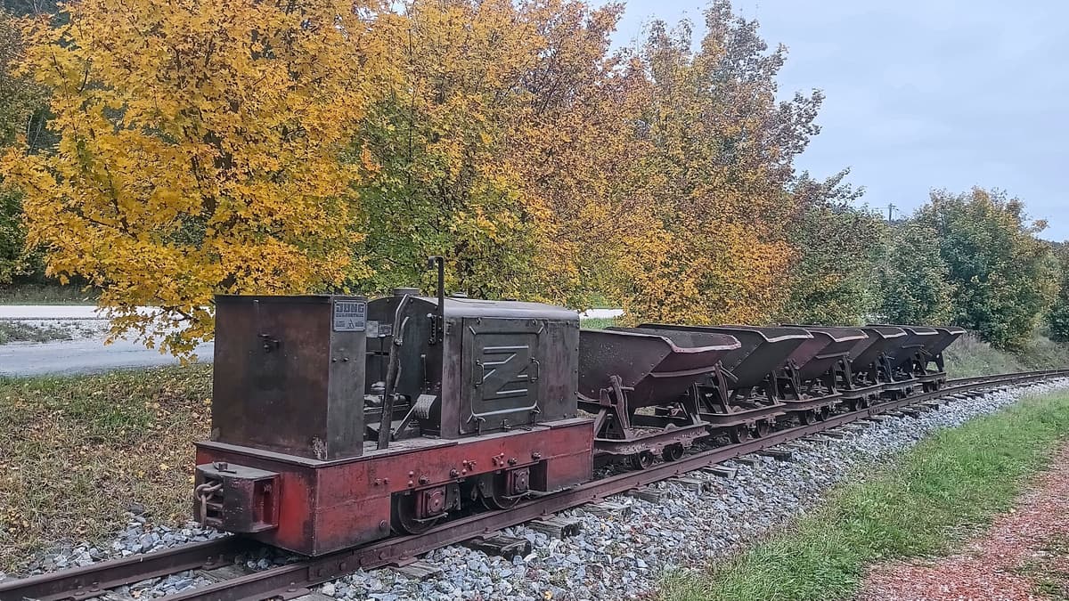 Klassischer Kipplorenzug mit Jung Lokomotive ehemals Bauunternehmung Stamminger Ansbach