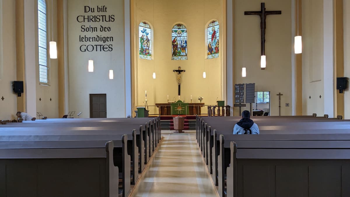 Lutherische Christuskirche Erfurt innen, Blick zum Altar