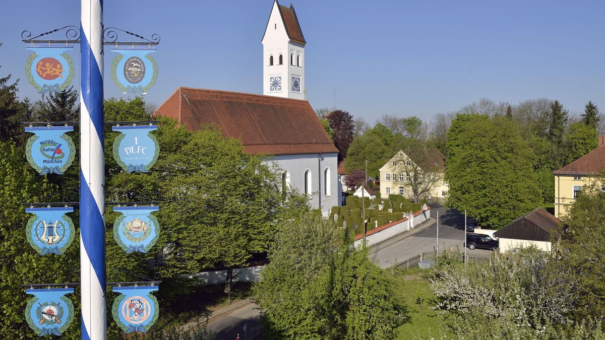 St. Lorenz Blick von der Oberföhringer Straße