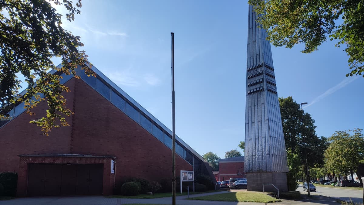 St. Martin, Kircheneingang und Turm