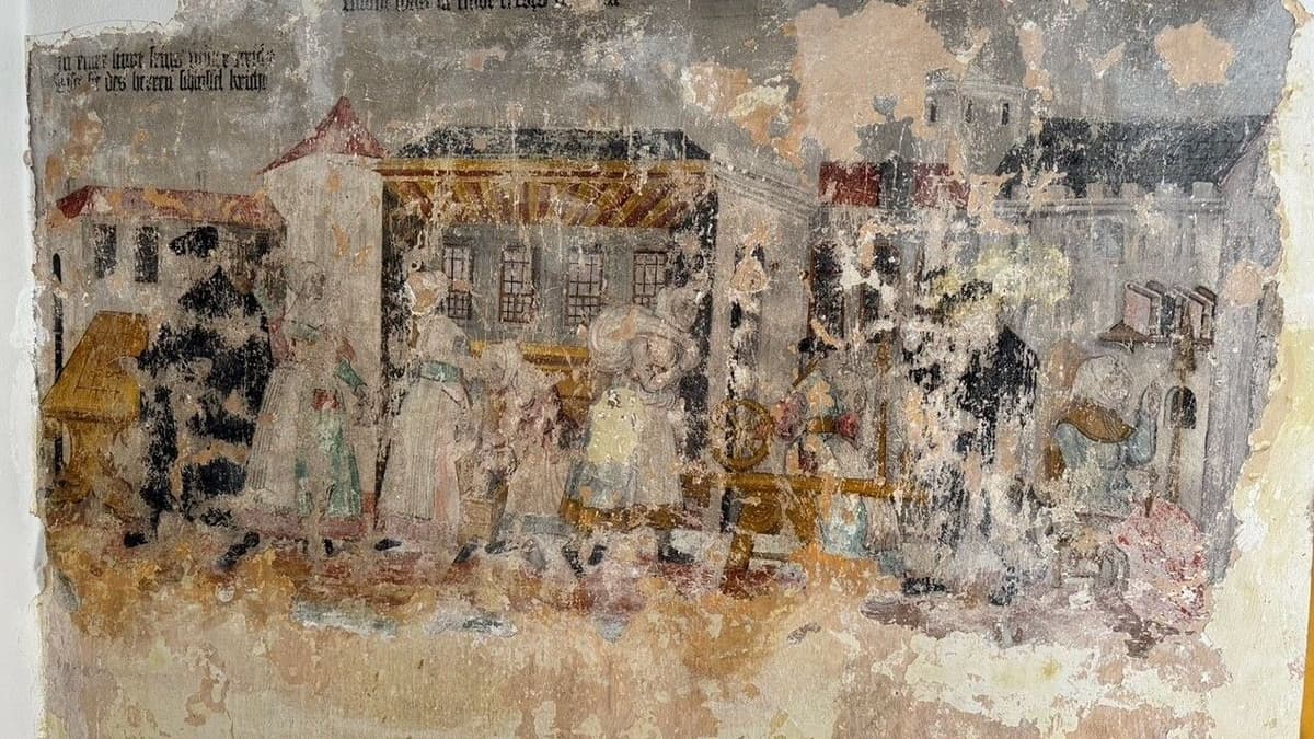 Fund von historischer Ausmalung unter der Raufasertapete