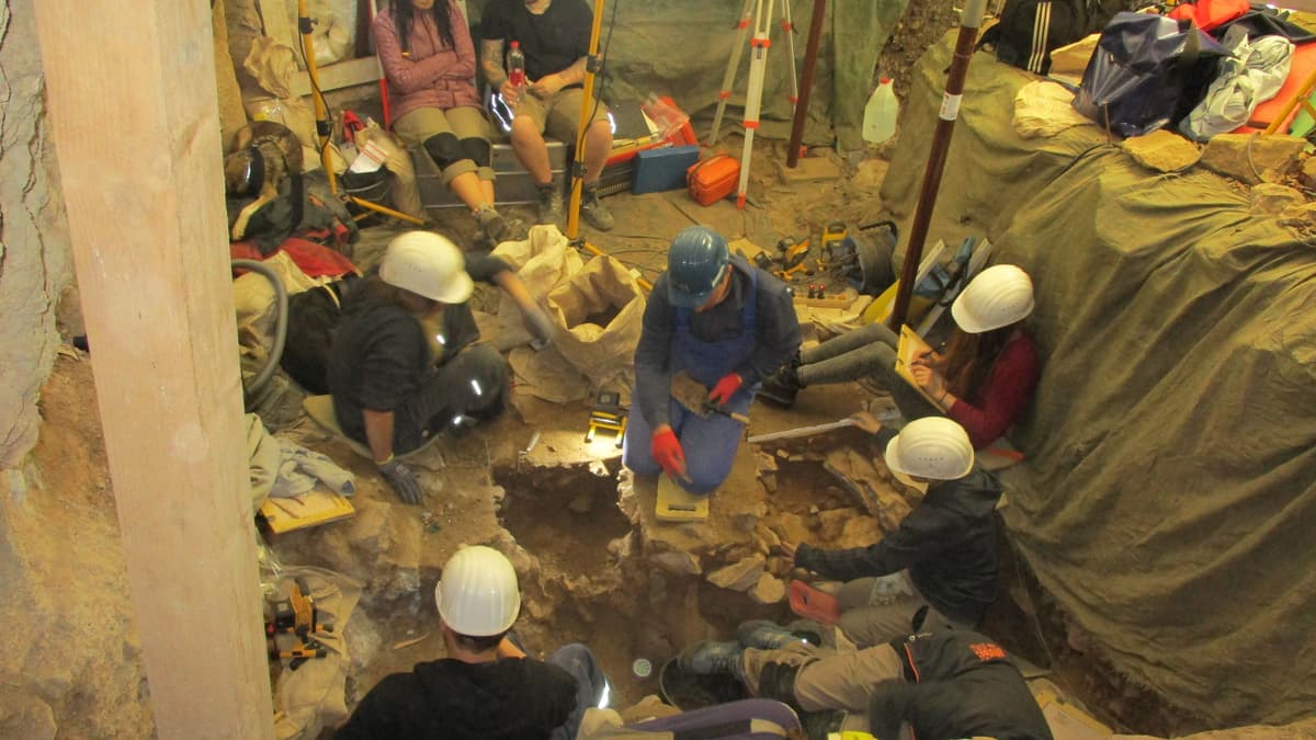 Vorplatz der Blätterhöhle