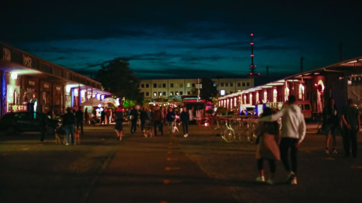 Güterbahnhof bei Nacht