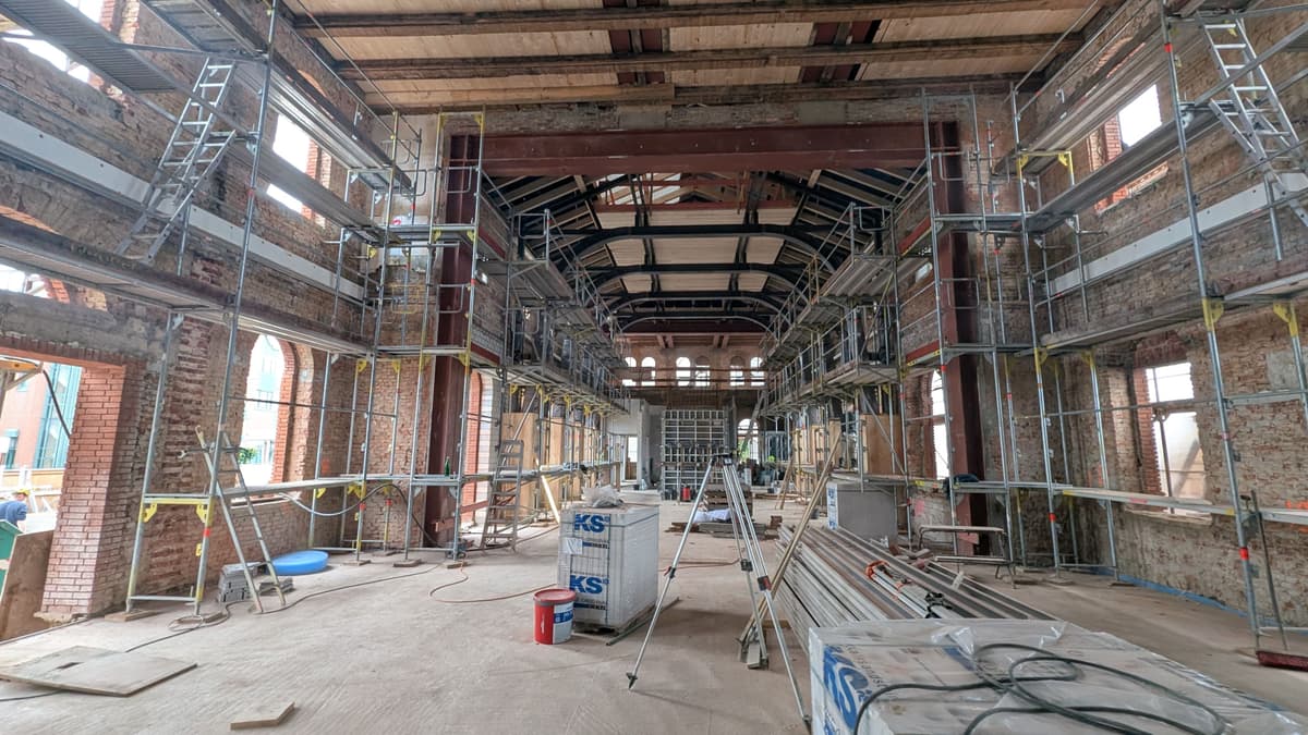 Blick in das Innere des Bahnhofgebäudes