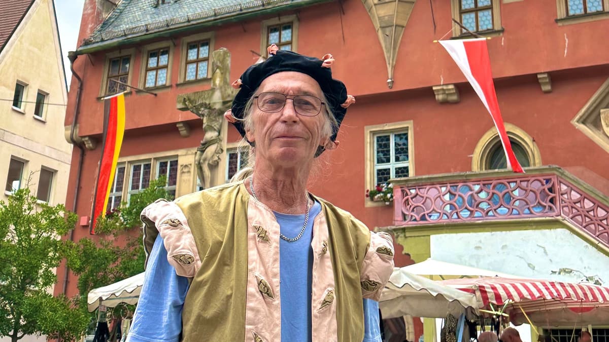 Der Uhrenaufzieher entführt Sie hinter die Kulissen der Rathausuhr
