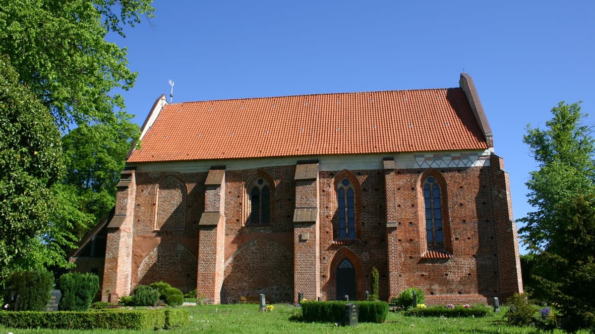 Kirche Niepars, Südansicht