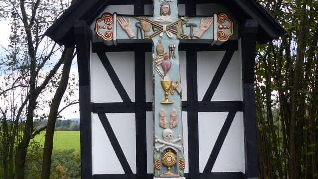 Arma-Christi-Kreuz am Mailänderhof in Wolperath