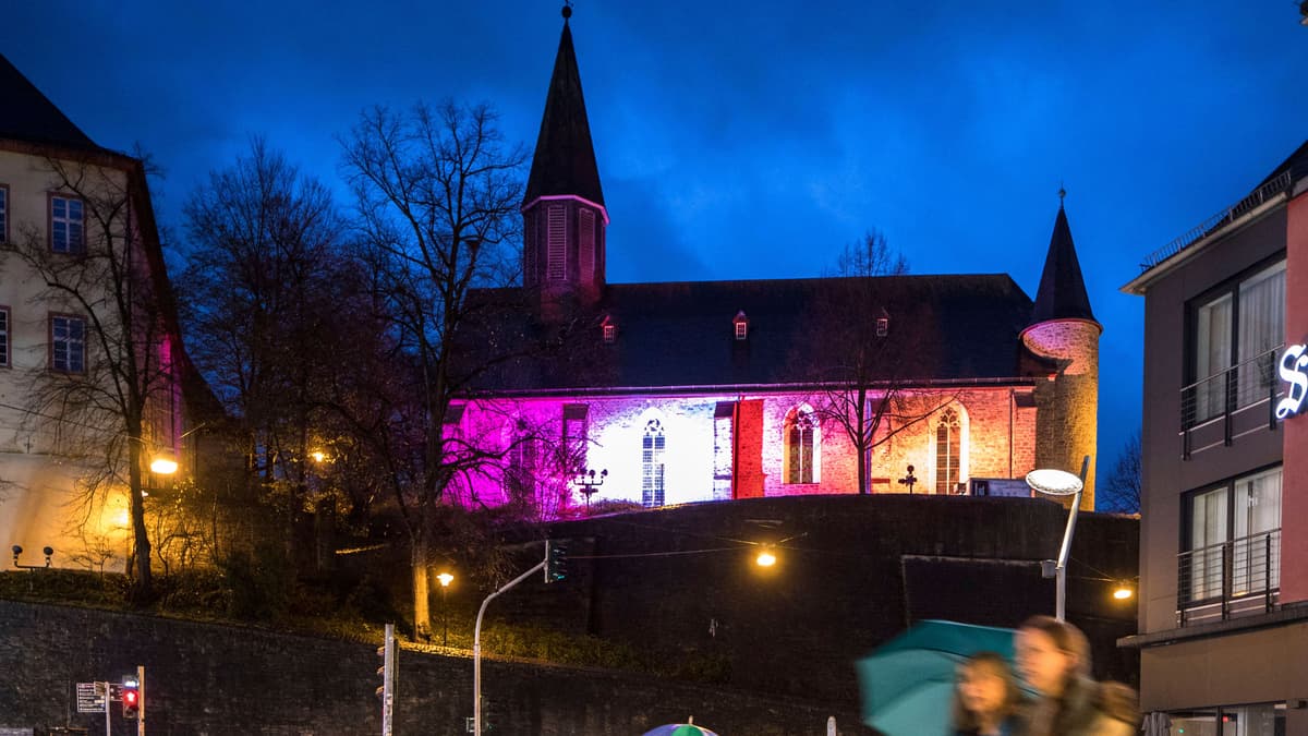 Martini-Kirche Siegen, Blick von der Stadt auf die frisch sanierte Nordfassade