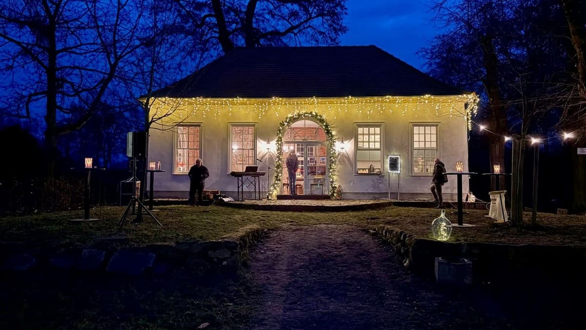 Teehaus in Festbeleuchtung
