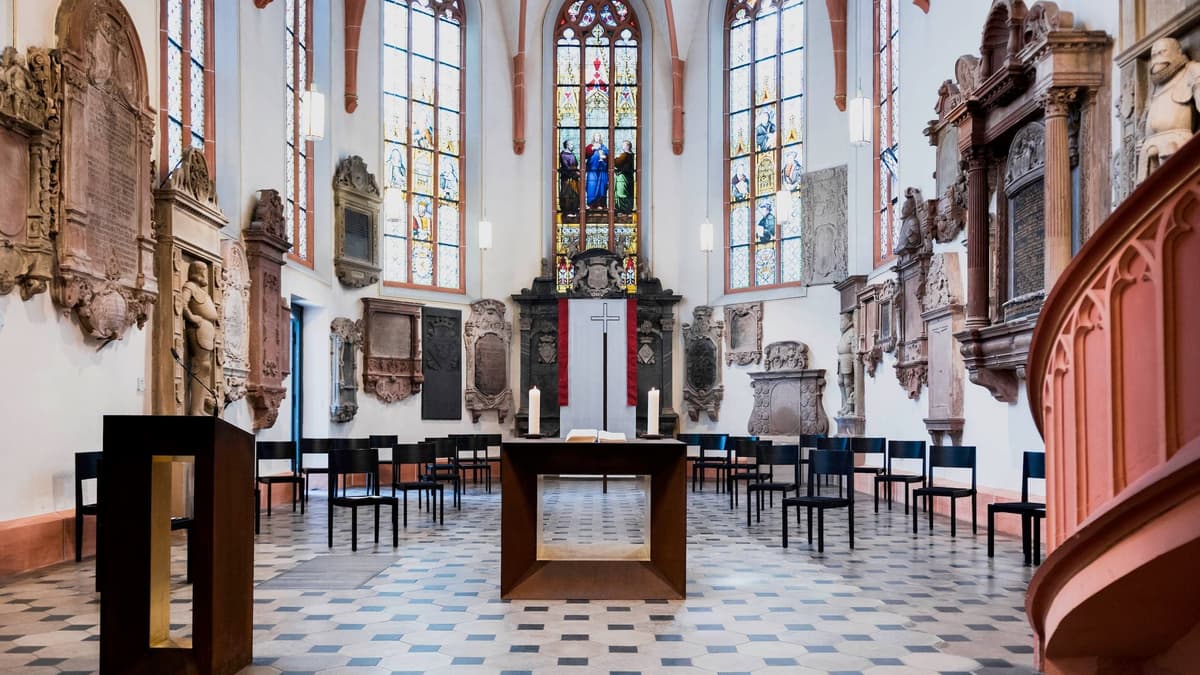 Altarraum der Peterskirche
