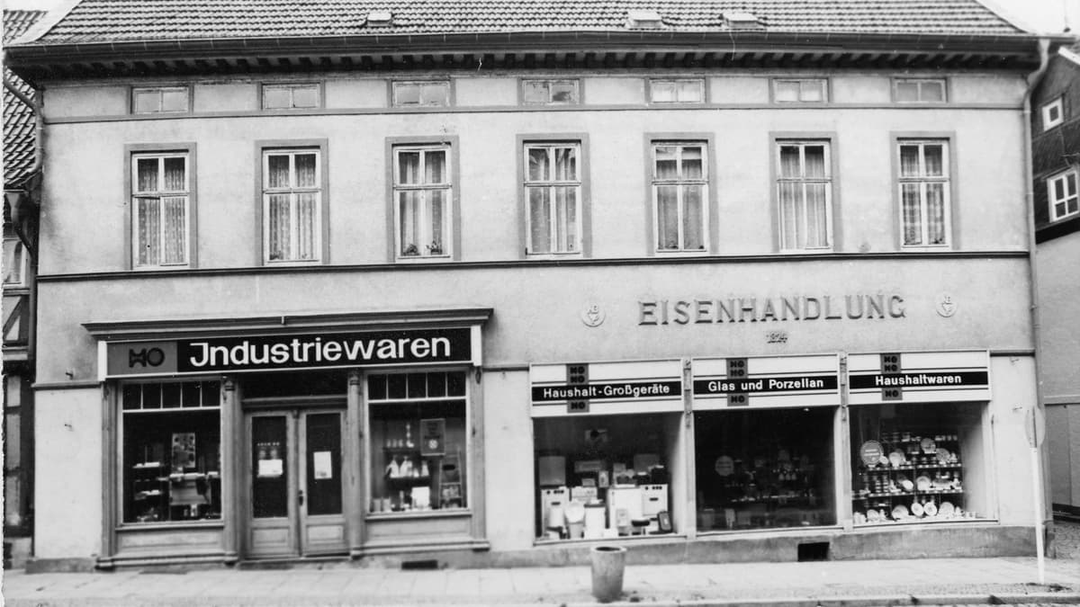 Wohn- und Geschäftshaus ca. 1975