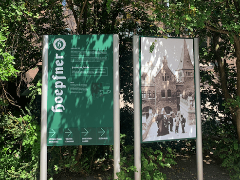 Schautafeln auf dem Hoepfner-Gelände