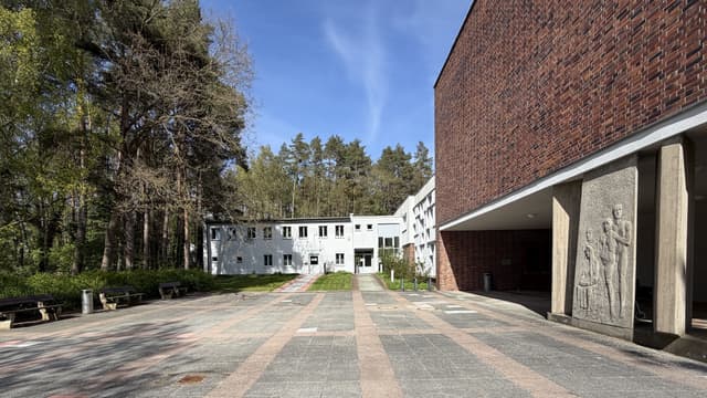 Trauerhalle auf dem Waldfriedhof